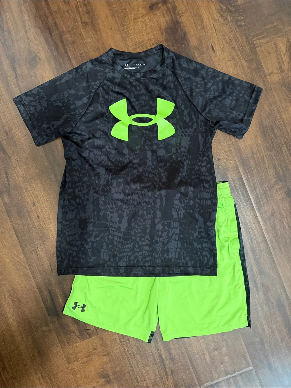 Under Armour Boy’s Black & Neon Green Performance Set